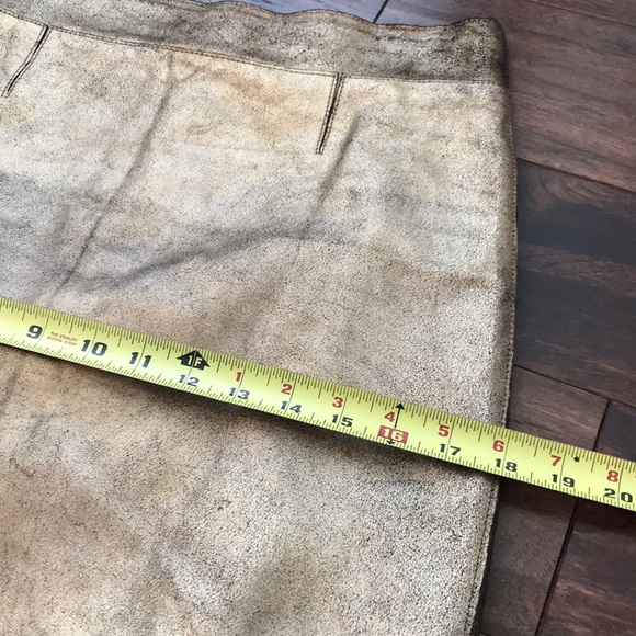 BCBG MaxAzaria Gold leather skirt - Picture 8 of 11